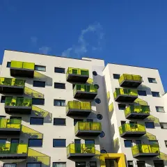 Jak ubezpieczyć mieszkanie w bloku i uniknąć kosztownych strat