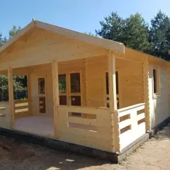 Tanie sposoby na obicie domku na działce - najtańsze materiały i porady