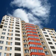 Gdzie zgłosić nieprawidłowości w spółdzielni mieszkaniowej? Oto kluczowe informacje