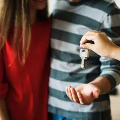 Ile prowizji pobiera biuro nieruchomości? Sprawdź, co musisz wiedzieć