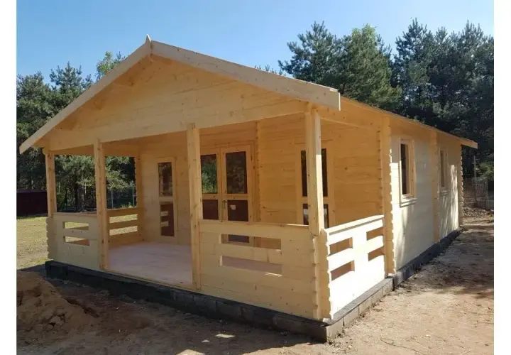 Tanie sposoby na obicie domku na działce - najtańsze materiały i porady
