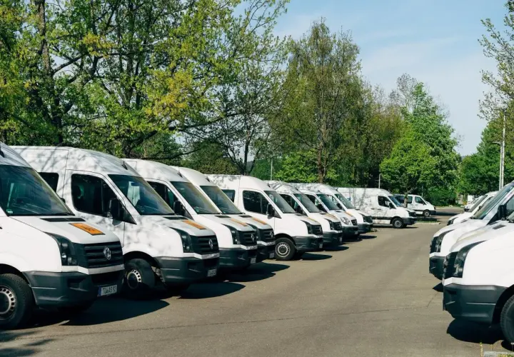 Ile kosztuje wynajem busa z kierowcą? Zaskakujące ceny i czynniki wpływające