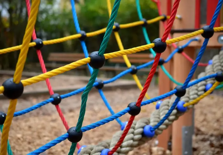 Plac zabaw – jak zaplanować bezpieczną i funkcjonalną przestrzeń dla dzieci?