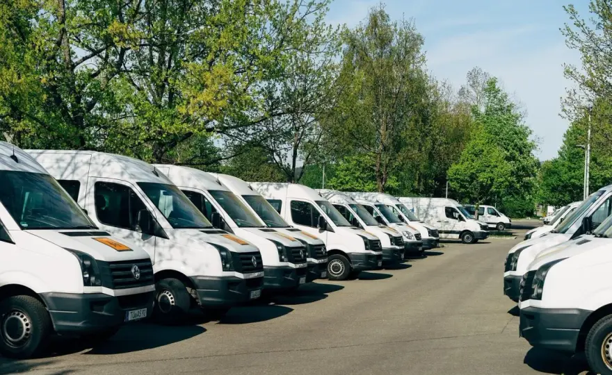 Ile kosztuje wynajem busa z kierowcą? Zaskakujące ceny i czynniki wpływające